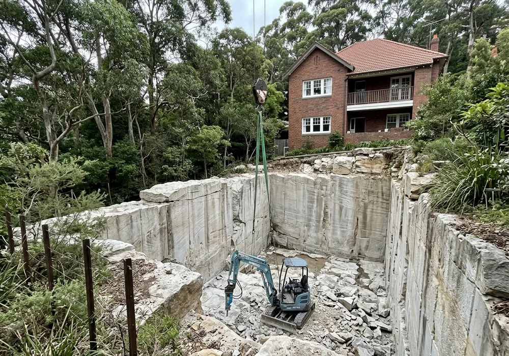 Rock excavation on a Gordon block